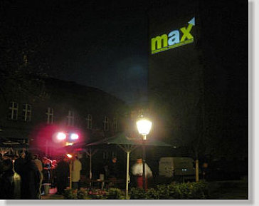 Event Max Logo an der Hauswand